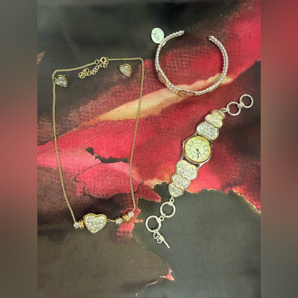 😍4 Pieces of Montana Silversmiths Bracelet, earrings, and a necklace. Watch sold